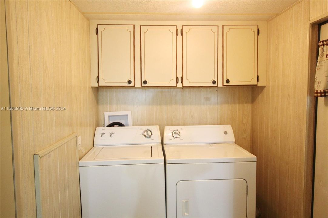 For Sale: $140,000 (2 beds, 2 baths, 1002 Square Feet)