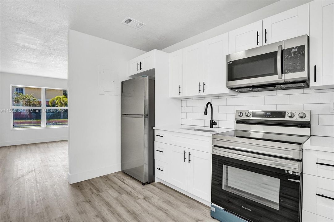 For Rent: $2,650 (2 beds, 1 baths, 691 Square Feet)