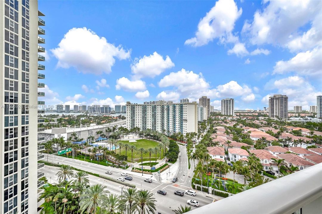 Active With Contract: $1,300,000 (2 beds, 2 baths, 1457 Square Feet)