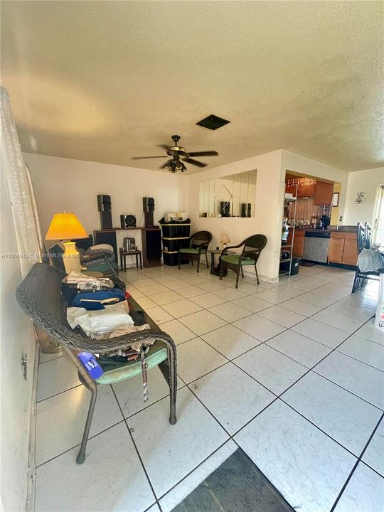 Active With Contract: $385,000 (2 beds, 1 baths, 1035 Square Feet)