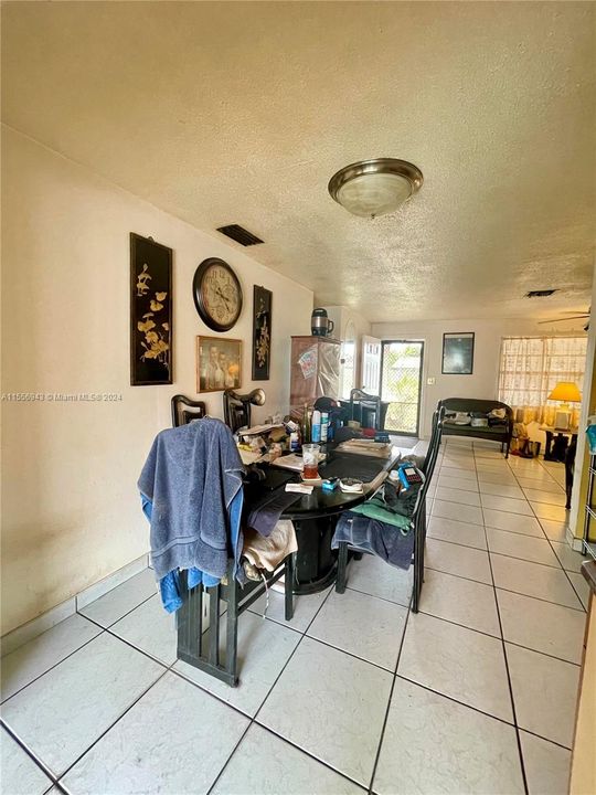 Active With Contract: $385,000 (2 beds, 1 baths, 1035 Square Feet)