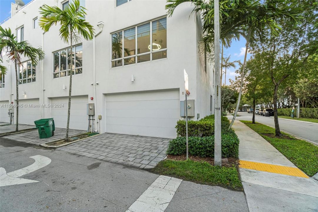 Recently Sold: $940,000 (4 beds, 3 baths, 2683 Square Feet)