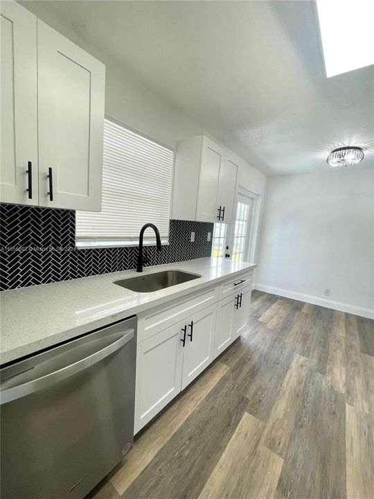 Active With Contract: $419,000 (3 beds, 2 baths, 866 Square Feet)
