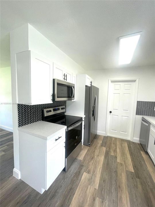 Active With Contract: $419,000 (3 beds, 2 baths, 866 Square Feet)