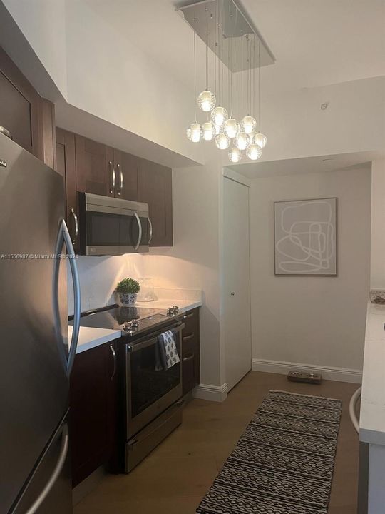 For Sale: $369,555 (1 beds, 1 baths, 900 Square Feet)