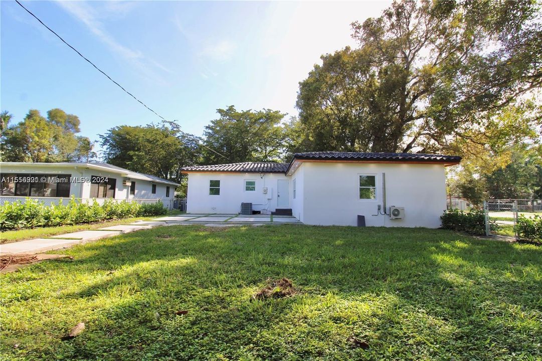 For Sale: $999,000 (4 beds, 2 baths, 1546 Square Feet)