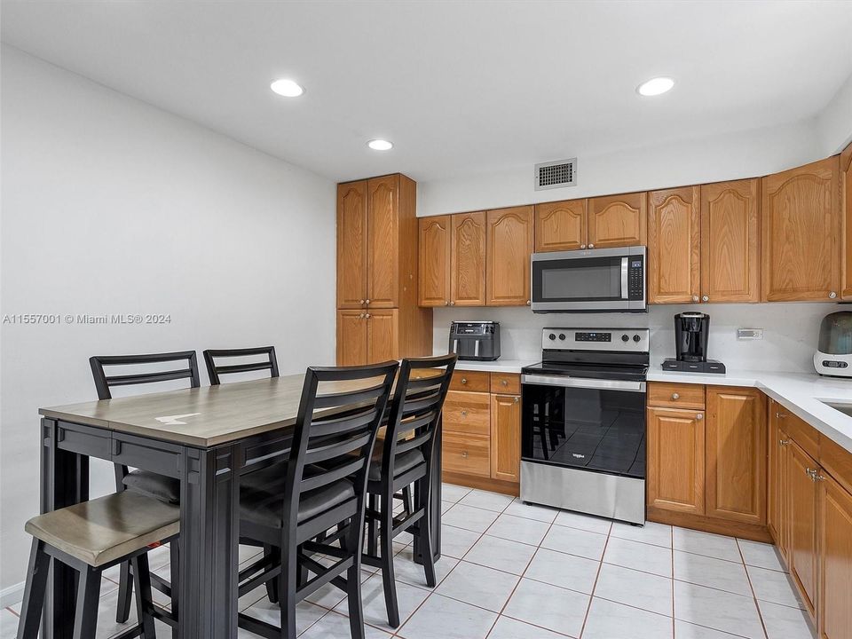 For Sale: $260,000 (2 beds, 2 baths, 1240 Square Feet)