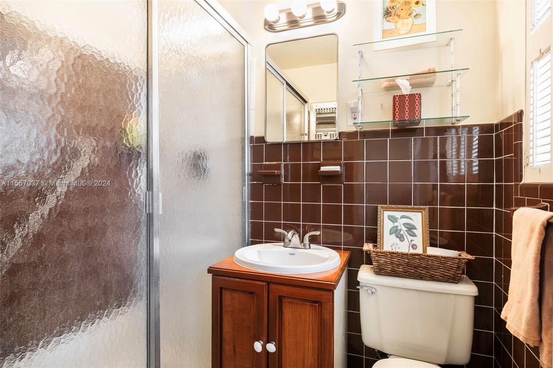待售: $369,900 (2 贝兹, 2 浴室, 750 平方英尺)