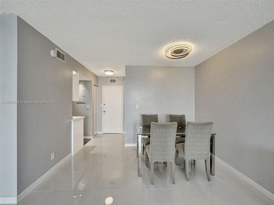 For Sale: $449,000 (1 beds, 1 baths, 836 Square Feet)