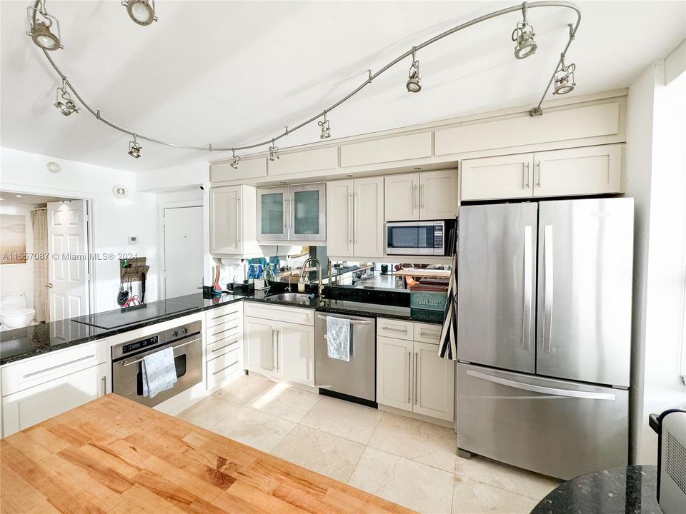 Active With Contract: $525,000 (2 beds, 2 baths, 1316 Square Feet)