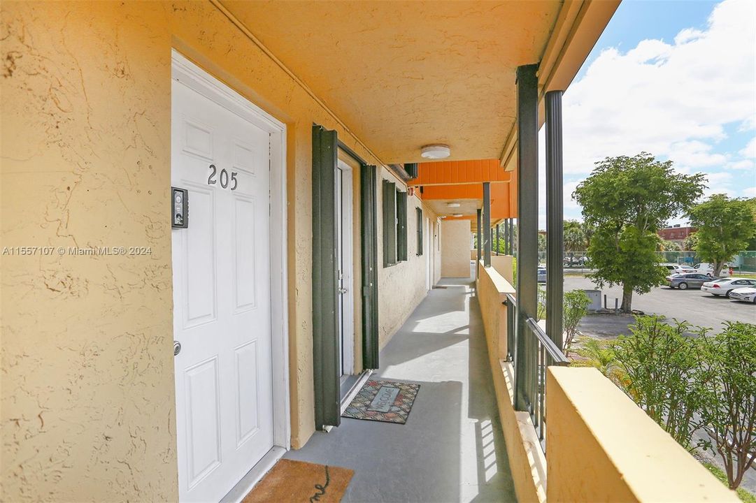 For Sale: $325,000 (2 beds, 1 baths, 1050 Square Feet)
