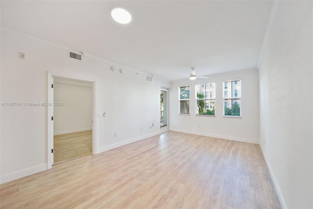 Active With Contract: $2,274 (1 beds, 1 baths, 778 Square Feet)