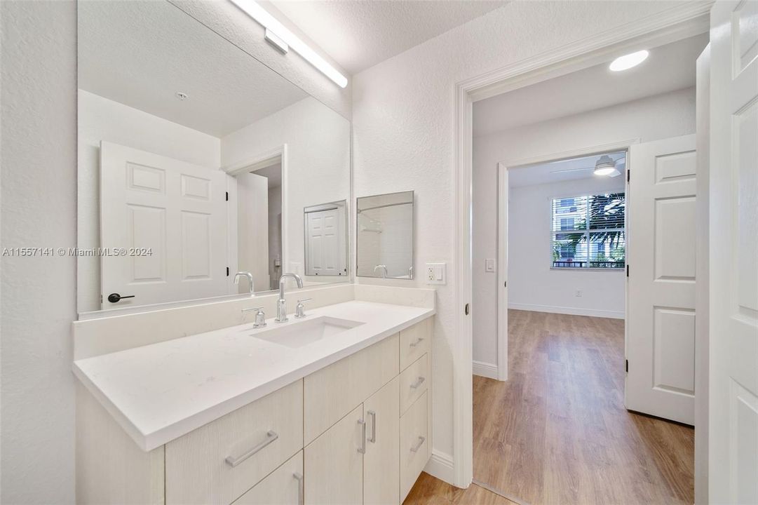 Active With Contract: $2,274 (1 beds, 1 baths, 778 Square Feet)