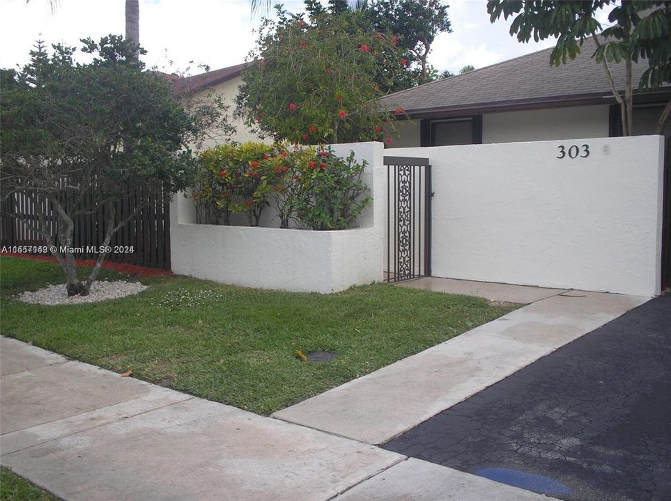 For Rent: $3,700 (3 beds, 2 baths, 1520 Square Feet)