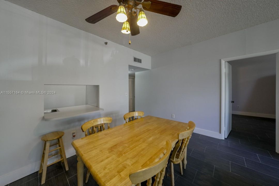 For Sale: $225,000 (1 beds, 1 baths, 782 Square Feet)