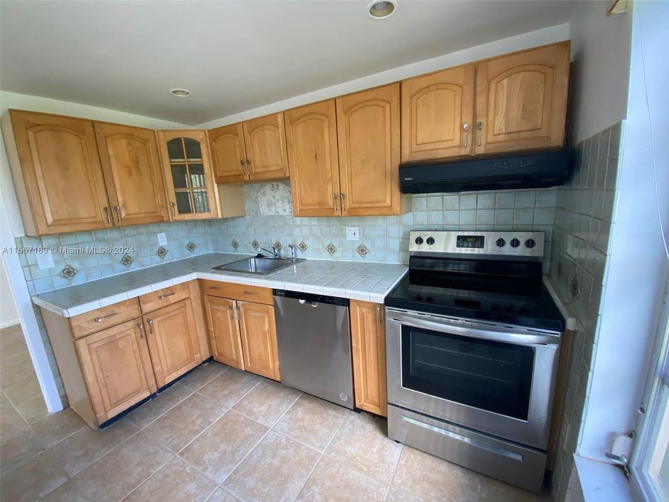 For Sale: $165,000 (2 beds, 2 baths, 1016 Square Feet)