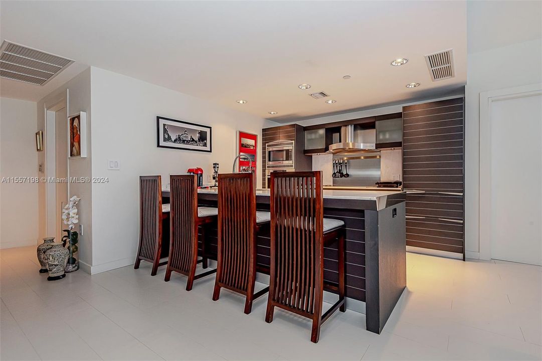 For Sale: $1,175,000 (2 beds, 2 baths, 1500 Square Feet)