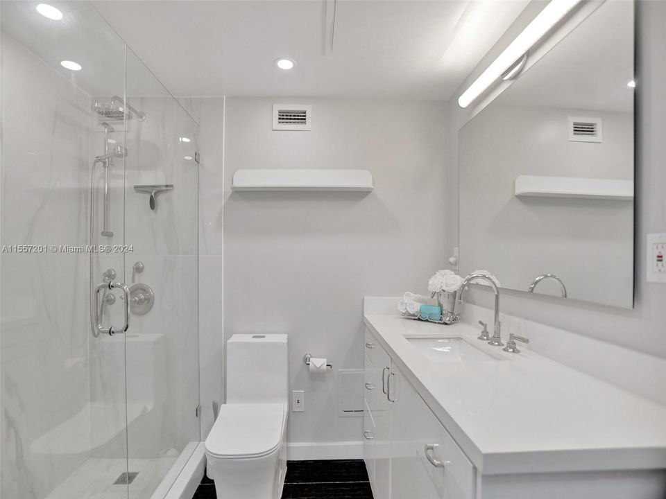 Active With Contract: $534,900 (1 beds, 1 baths, 835 Square Feet)