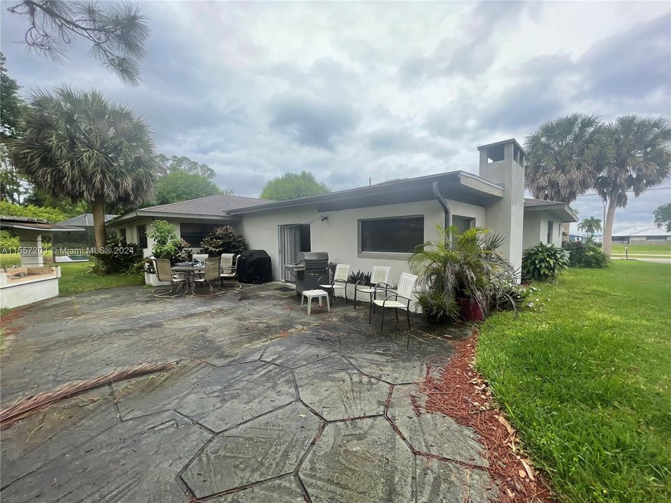 For Sale: $250,000 (4 beds, 3 baths, 2582 Square Feet)