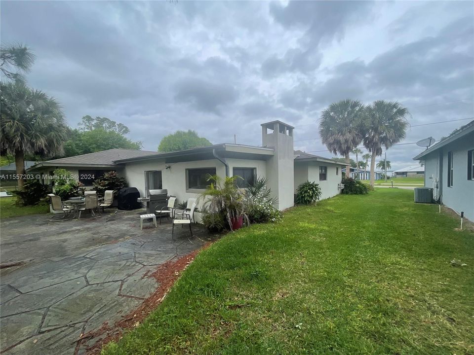For Sale: $250,000 (4 beds, 3 baths, 2582 Square Feet)