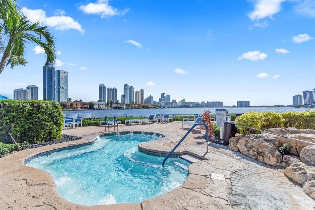 For Sale: $765,000 (2 beds, 2 baths, 1365 Square Feet)