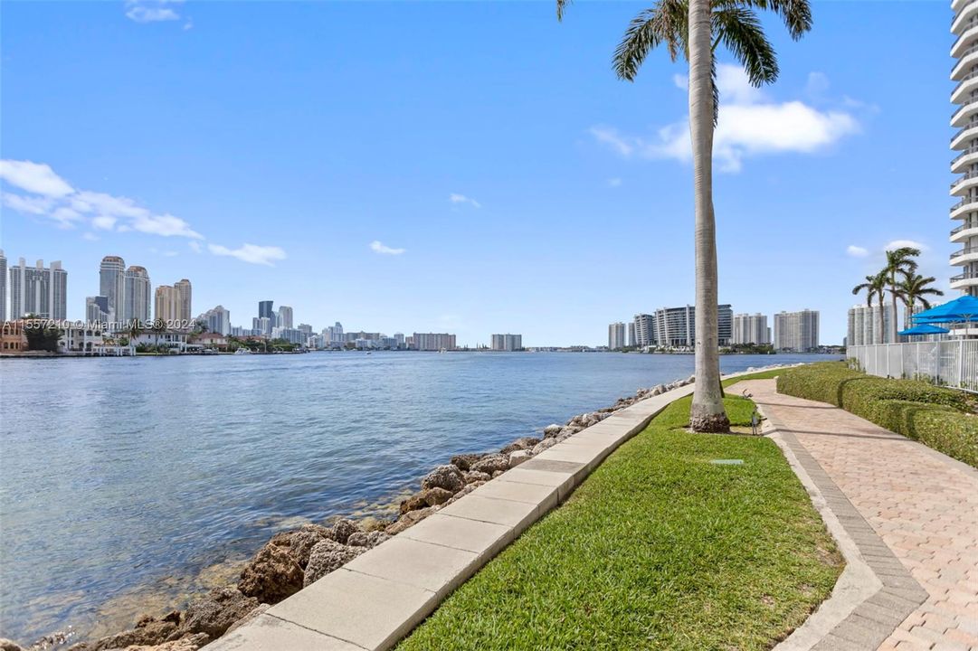 For Sale: $765,000 (2 beds, 2 baths, 1365 Square Feet)