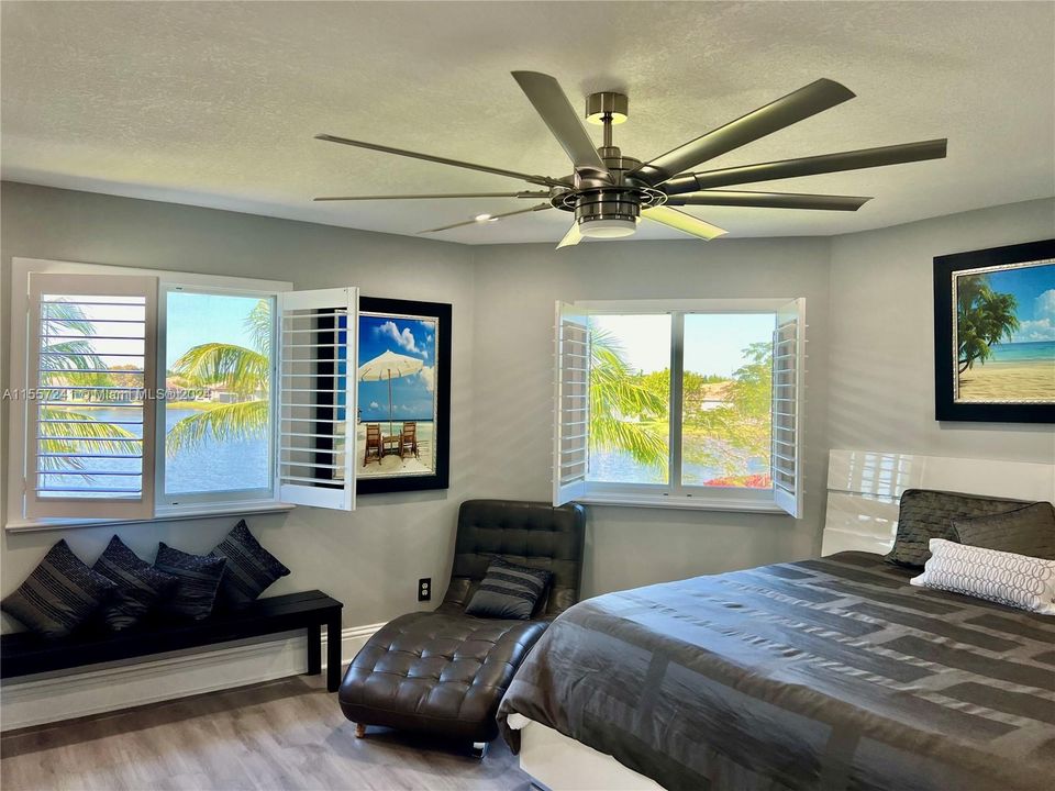 Master bedroom with beautiful views of the lake when you open your Bahama Shutters !!