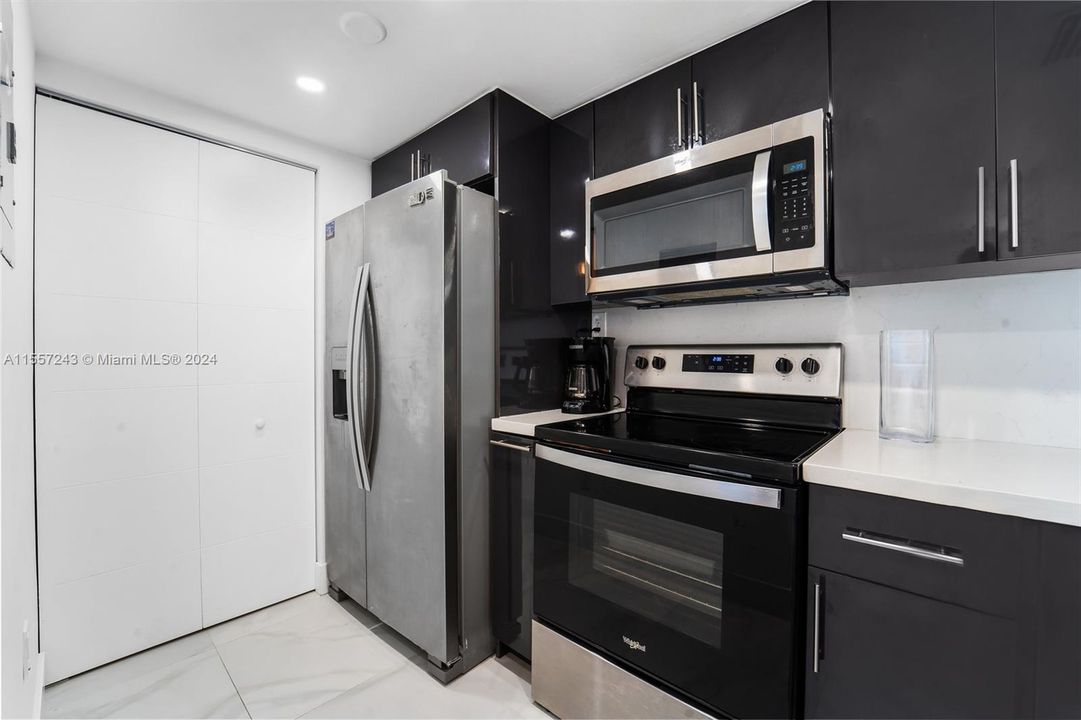 For Sale: $615,000 (1 beds, 1 baths, 746 Square Feet)