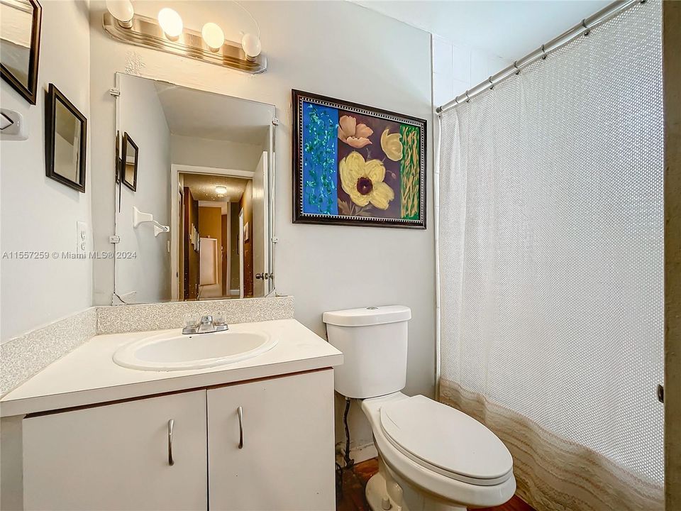 合同活跃: $599,999 (4 贝兹, 2 浴室, 1765 平方英尺)