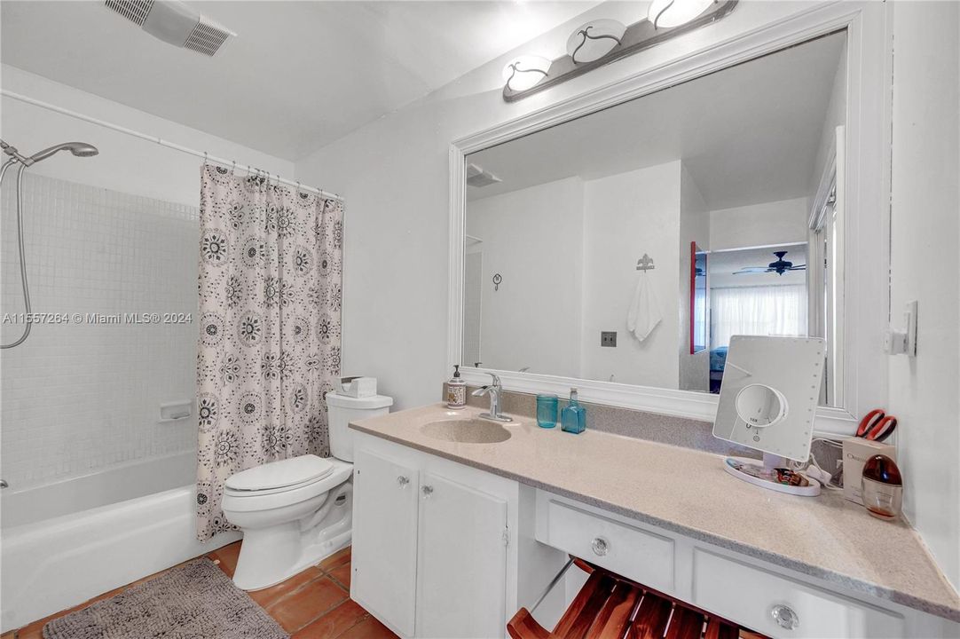 For Sale: $245,000 (2 beds, 2 baths, 966 Square Feet)