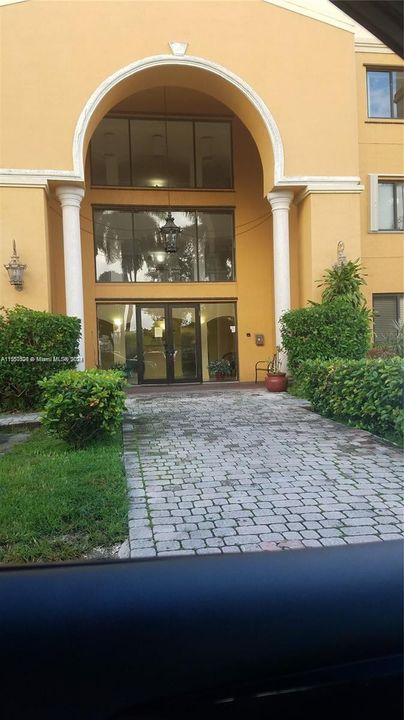 Recently Rented: $2,800 (3 beds, 2 baths, 1208 Square Feet)