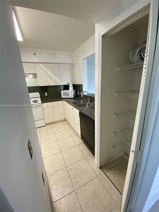 Recently Rented: $2,800 (3 beds, 2 baths, 1208 Square Feet)