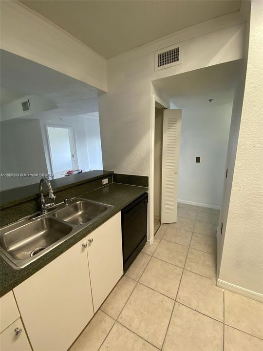 Recently Rented: $2,800 (3 beds, 2 baths, 1208 Square Feet)