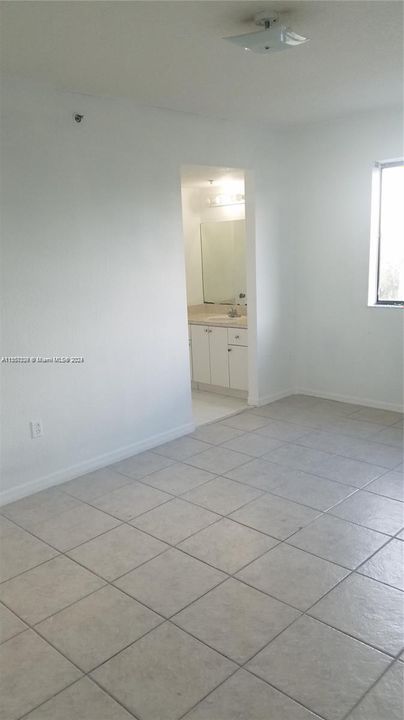 Recently Rented: $2,800 (3 beds, 2 baths, 1208 Square Feet)