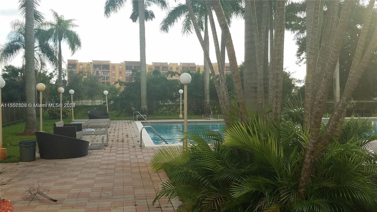 Recently Rented: $2,800 (3 beds, 2 baths, 1208 Square Feet)