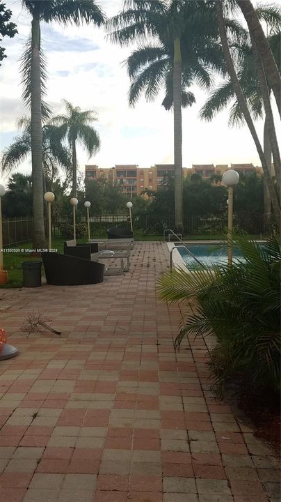 Recently Rented: $2,800 (3 beds, 2 baths, 1208 Square Feet)