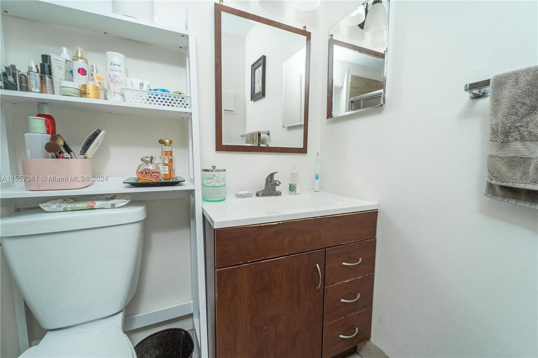 For Sale: $145,000 (1 beds, 1 baths, 760 Square Feet)