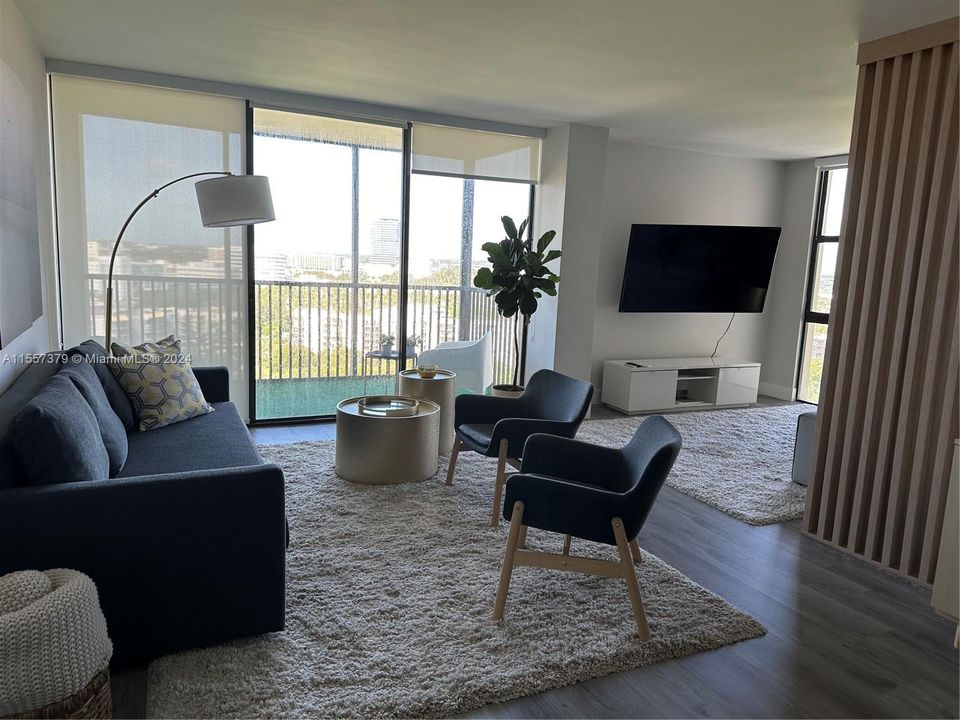Active With Contract: $349,000 (2 beds, 2 baths, 1138 Square Feet)