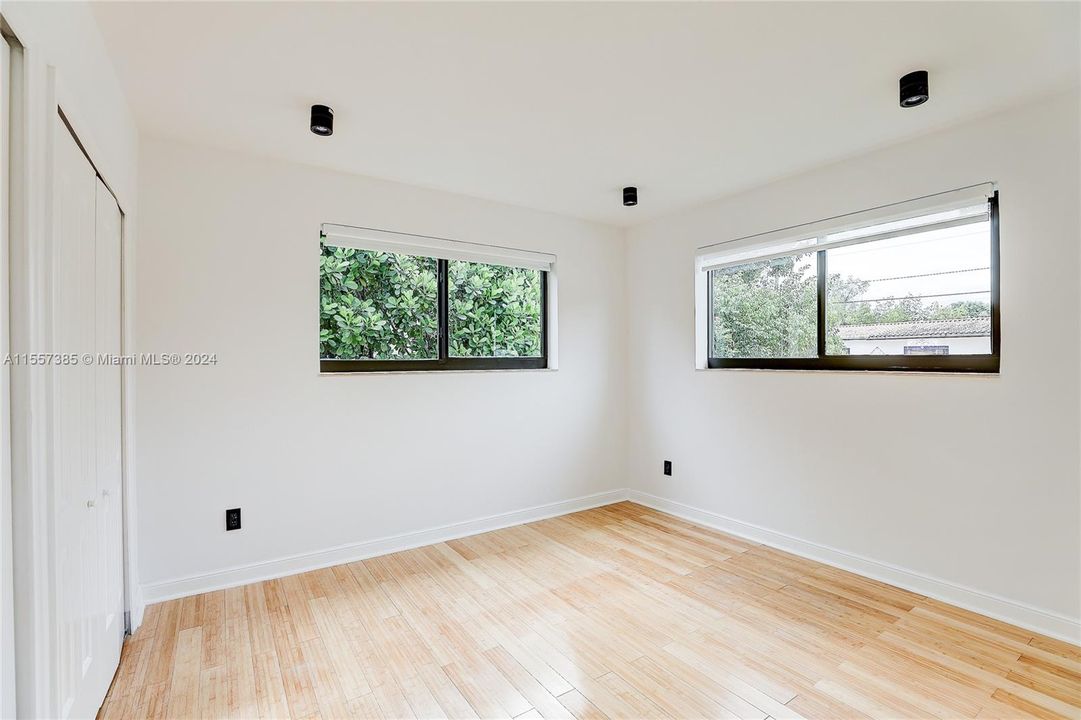 For Sale: $1,100,000 (4 beds, 2 baths, 1705 Square Feet)