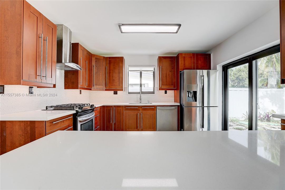 For Sale: $1,100,000 (4 beds, 2 baths, 1705 Square Feet)