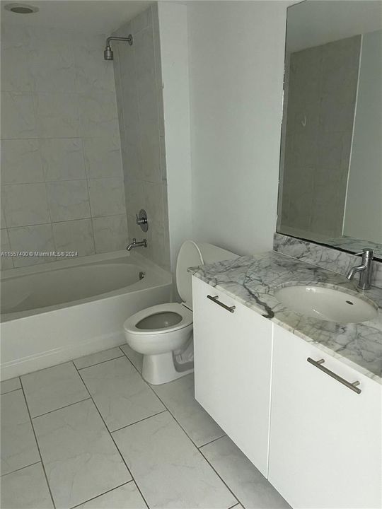 For Sale: $583,000 (1 beds, 1 baths, 702 Square Feet)