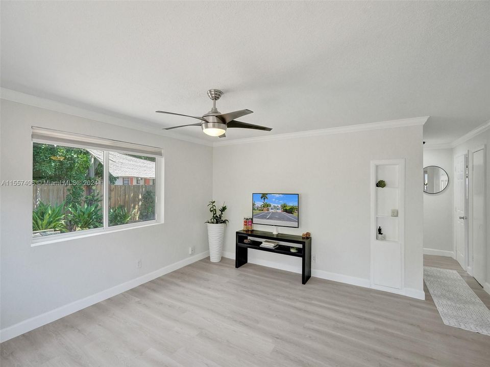 Unit 4 corner unit, staged