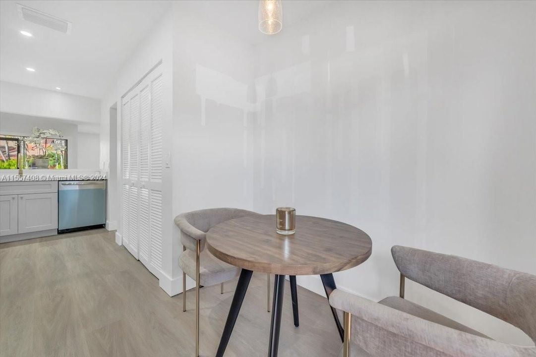 For Sale: $459,000 (2 beds, 1 baths, 1252 Square Feet)