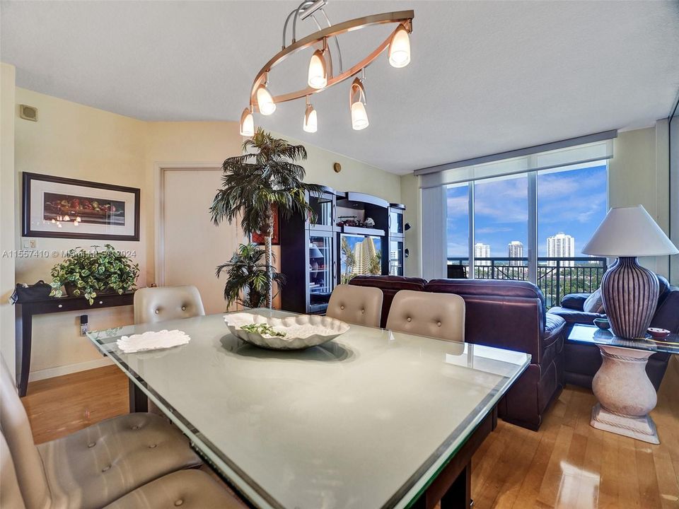 For Sale: $579,900 (2 beds, 2 baths, 1175 Square Feet)