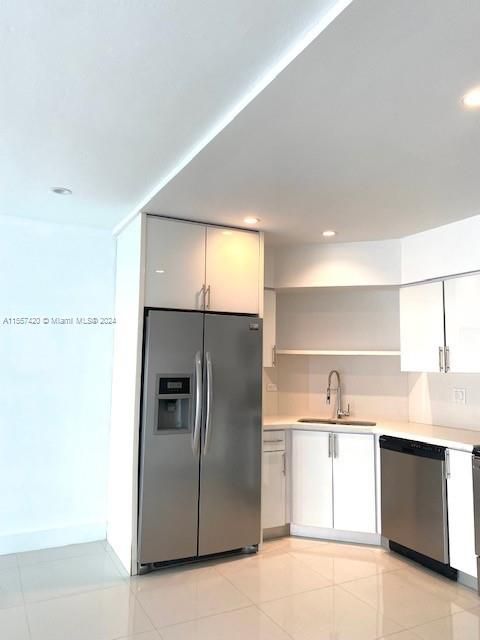 Active With Contract: $2,900 (1 beds, 1 baths, 787 Square Feet)