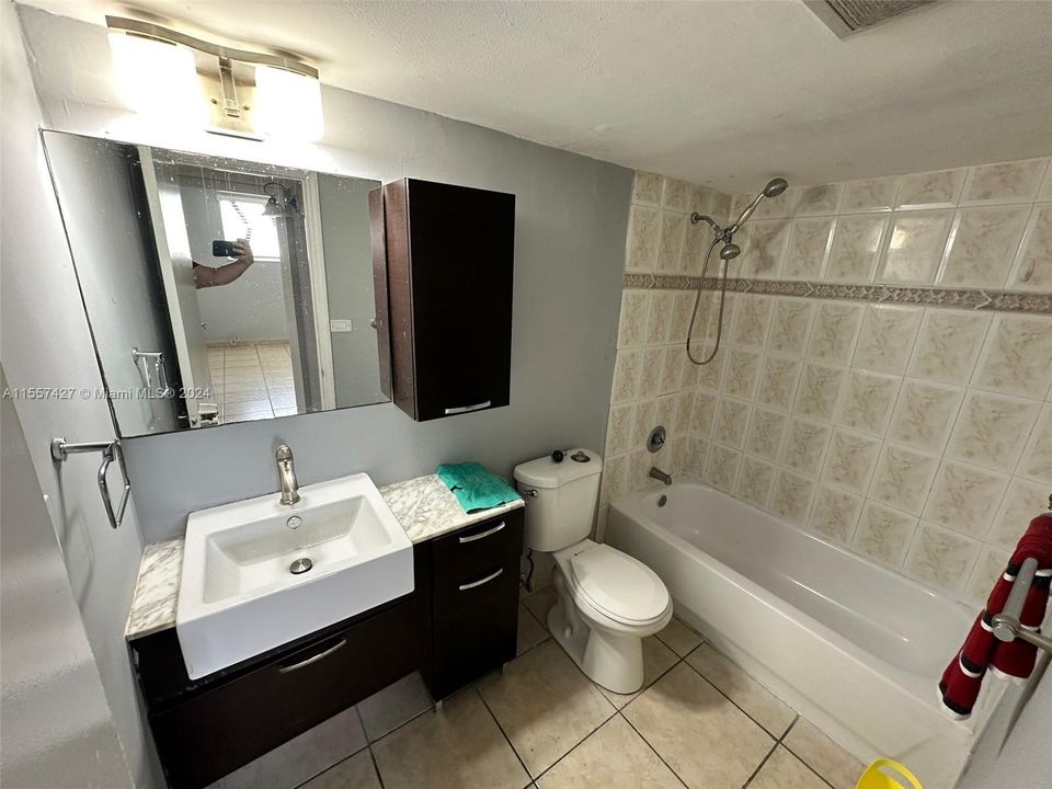 Active With Contract: $1,730 (1 beds, 1 baths, 600 Square Feet)