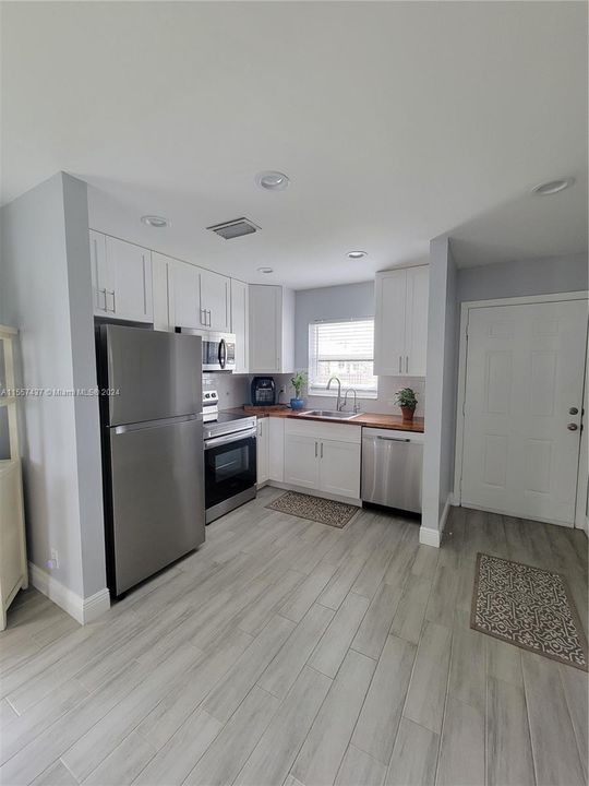 Recently Sold: $297,750 (2 beds, 2 baths, 998 Square Feet)