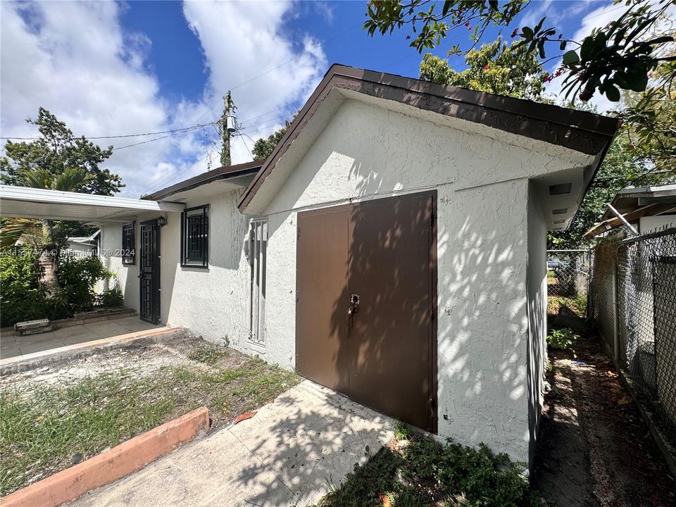 Active With Contract: $539,000 (4 beds, 3 baths, 720 Square Feet)