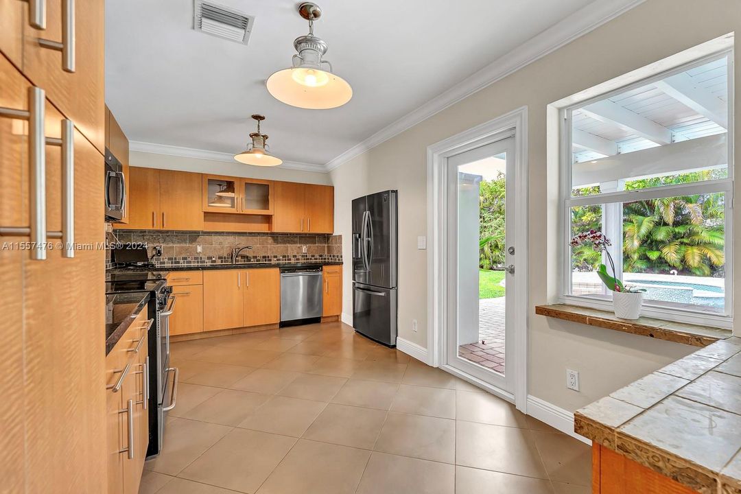 Recently Sold: $1,550,000 (3 beds, 2 baths, 2080 Square Feet)