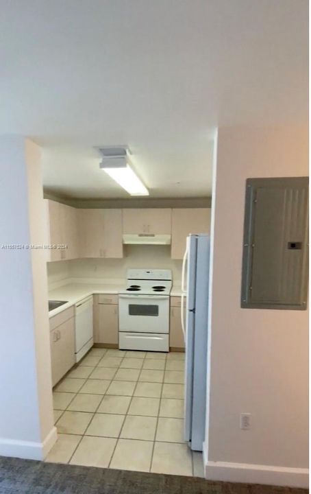 For Rent: $2,050 (0 beds, 1 baths, 574 Square Feet)